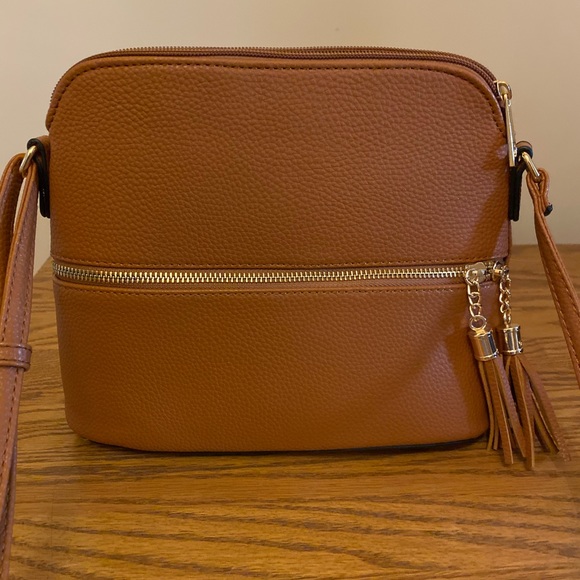 Malibu Crossbody Bag - Picture 2 of 6